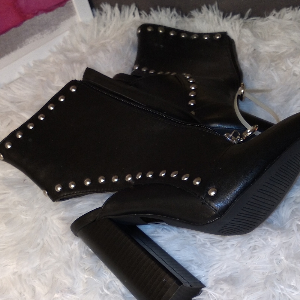 ‼️🗣FLASH SALE‼️Black Open Toe Ankle Booties